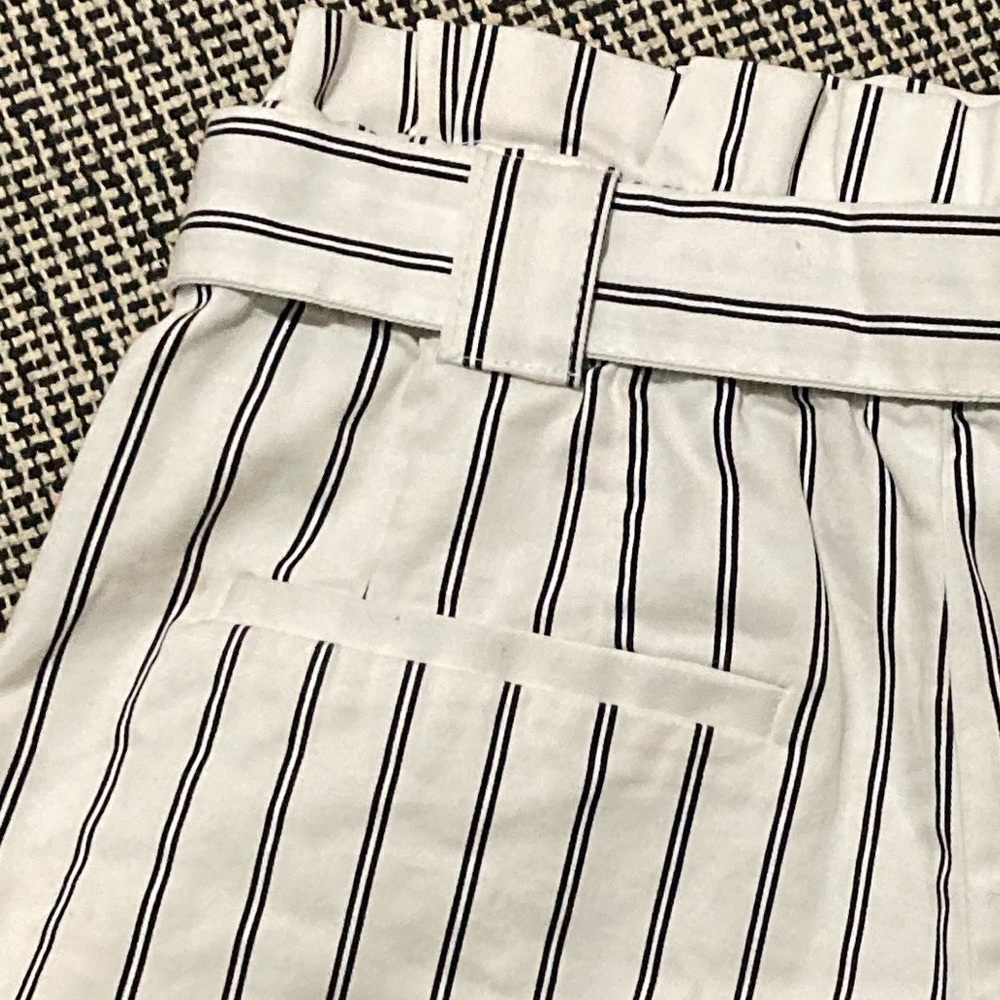 ZARA Tiefront High Waisted
Striped Shorts Size: Small - Picture 5 of 12